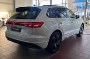 Volkswagen Touareg R-Line Platinum 3