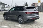 Volkswagen Touareg R-Line Platinum 3