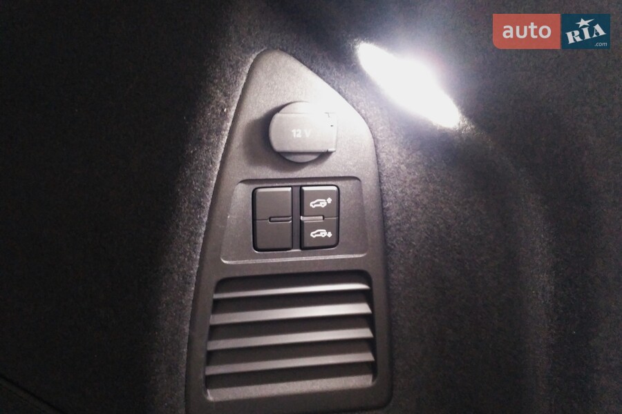 Volkswagen Touareg - фото 35