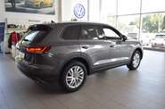 Volkswagen Touareg Base