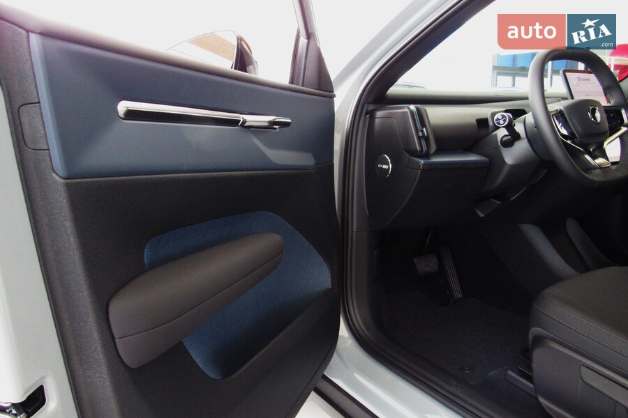 Volvo EX30 - фото 12