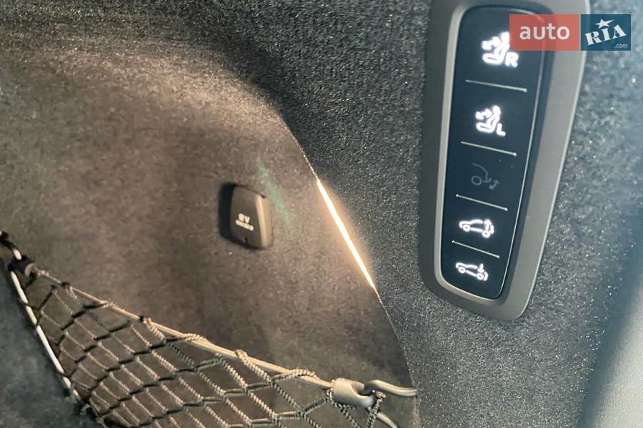 Volvo EX90 - фото 35