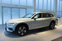 Volvo V60 Cross Country Momentum Pro