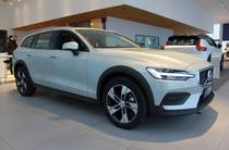 Volvo V60 Cross Country Momentum Pro