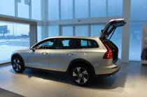 Volvo V60 Cross Country Momentum Pro