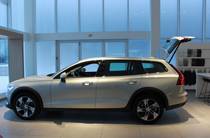 Volvo V60 Cross Country Momentum Pro