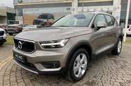 Volvo XC40 Momentum Pro