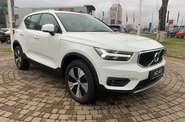 Volvo XC40 Momentum Pro