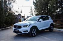 Volvo XC40 Momentum Pro