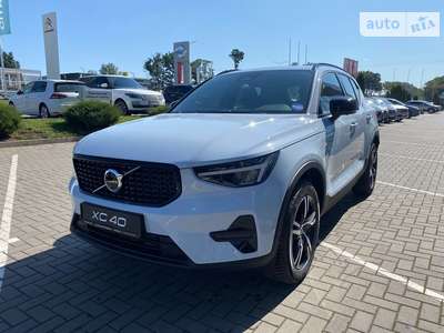 Volvo XC40 2024 Plus Dark