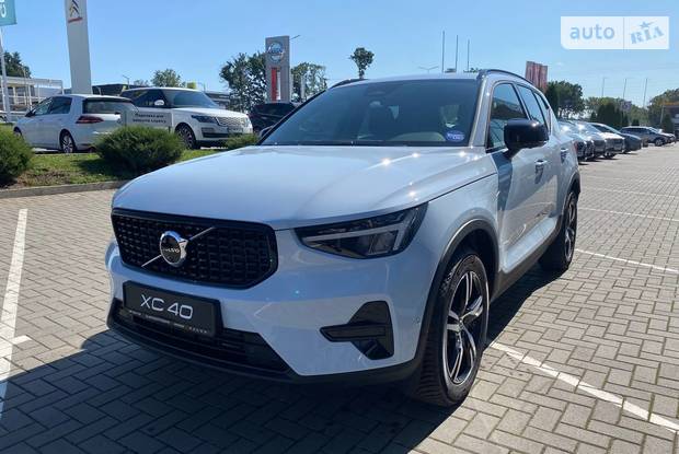 Volvo XC40 Plus Dark