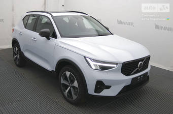 Volvo XC40 2024 Plus Dark