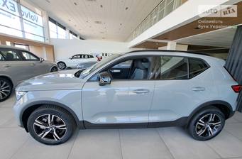 Volvo XC40 2024 Dark Plus