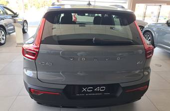 Volvo XC40 2024 Dark Plus