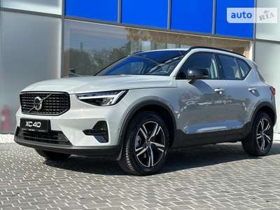 Volvo XC40 2023 Plus Dark