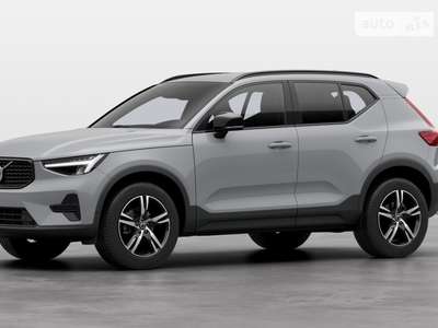 Volvo XC40 2024 Dark Plus