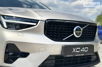 Volvo XC40 2024 Dark Plus