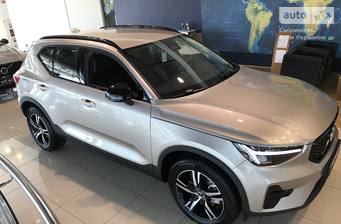 Volvo XC40 2024 Dark Plus