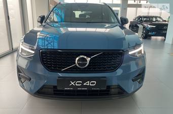 Volvo XC40 2024 Dark Plus