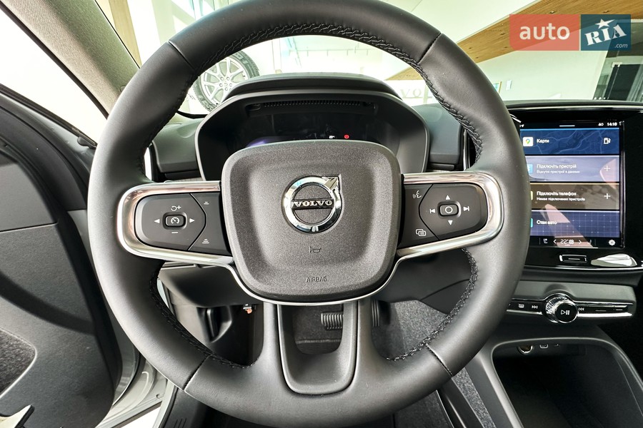 Volvo XC40 - фото 23