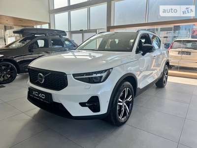 Volvo XC40 2024 Plus Dark