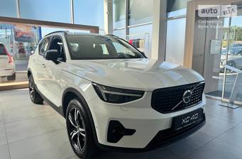 Volvo XC40 2024 Plus Dark