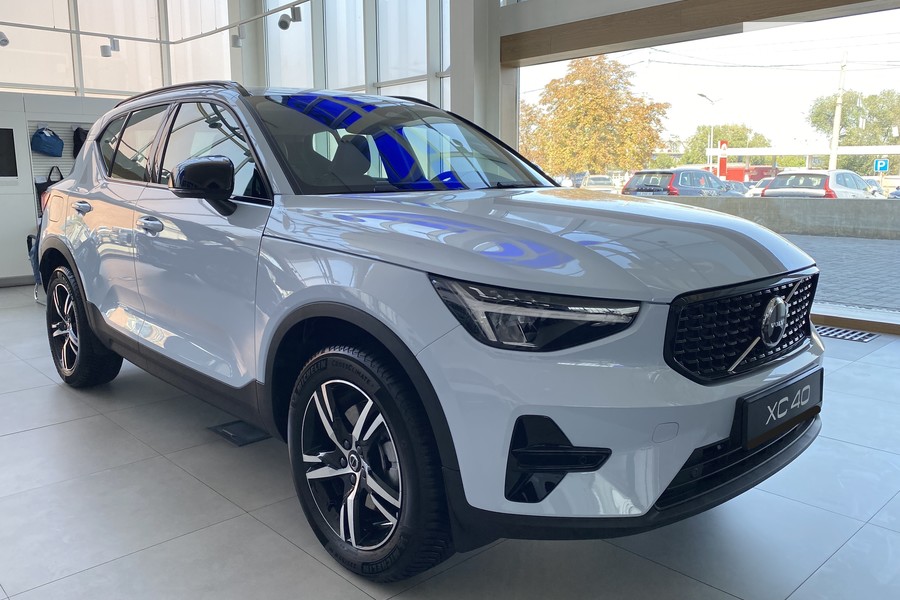 Volvo XC40 - фото 1