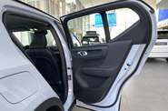 Volvo XC40 - фото 19