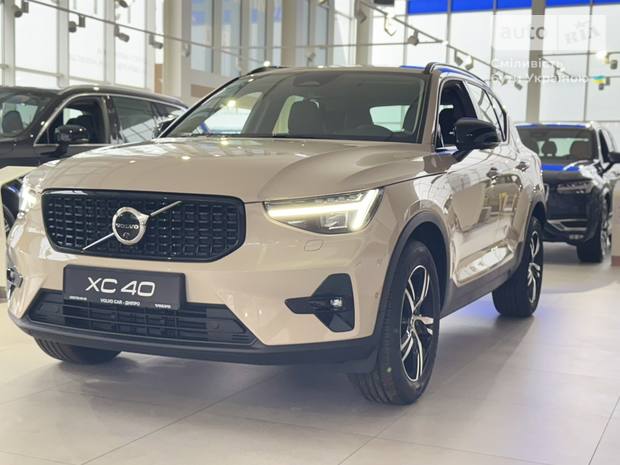 Volvo XC40 2025