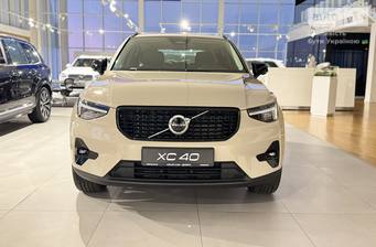 Volvo XC40 2025 Plus Dark