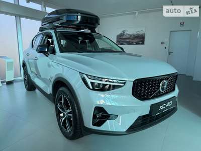 Volvo XC40 2024 Plus Dark