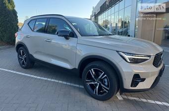 Volvo XC40 2024 Plus Dark