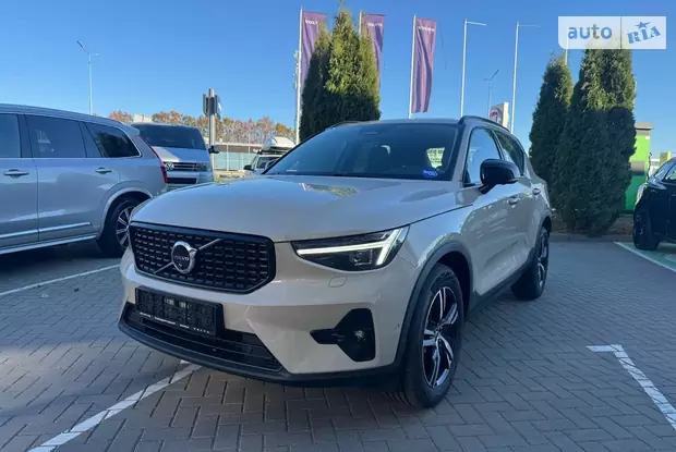 Volvo XC40 Plus Dark