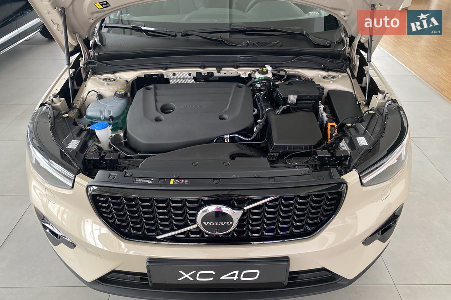 Volvo XC40 - фото 25