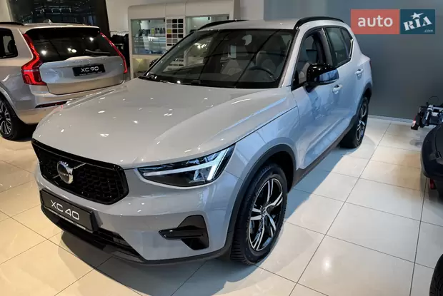 Volvo XC40 Plus Dark