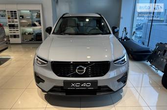 Volvo XC40 2024 Plus Dark