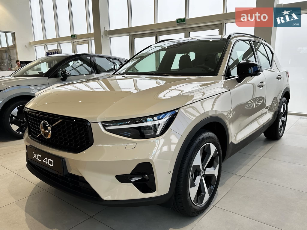 Volvo XC40 Plus Dark