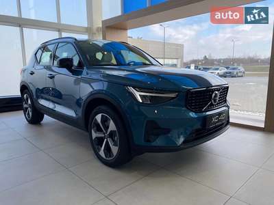 Volvo XC40 2024 Plus Dark