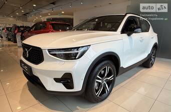 Volvo XC40 2026 Dark Plus
