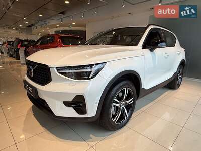 Volvo XC40 2024 Plus Dark