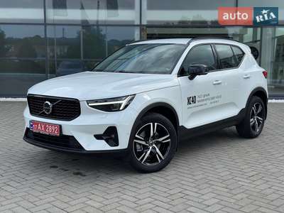 Volvo XC40 2024 Plus Dark