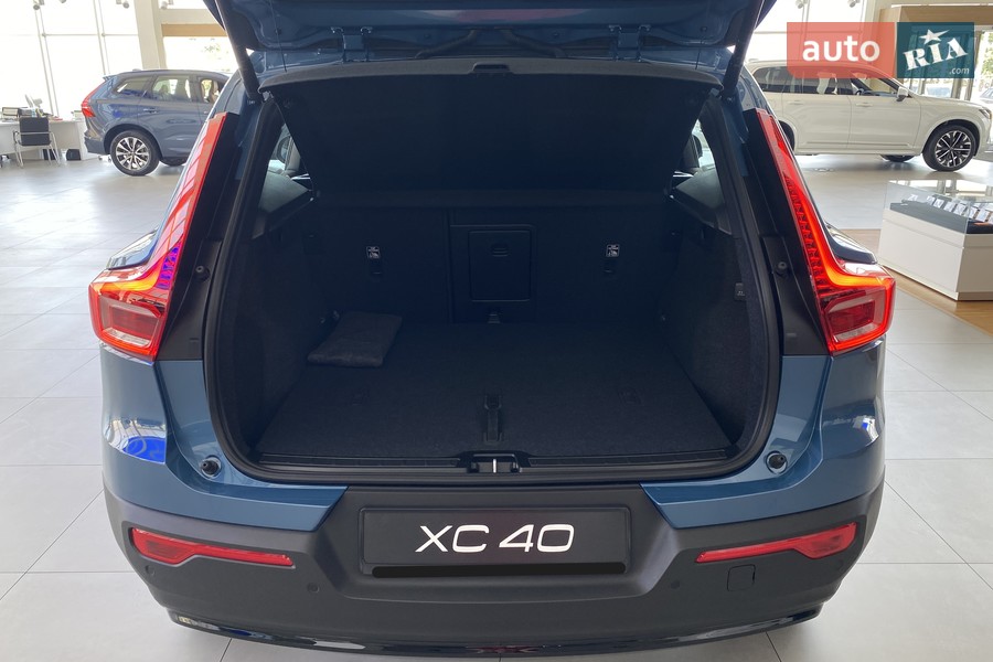 Volvo XC40 - фото 11