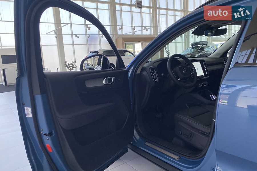 Volvo XC40 - фото 20