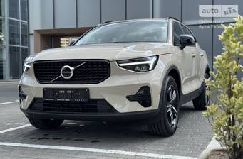 Volvo XC40 2025 Plus