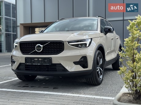 Volvo XC40 2025