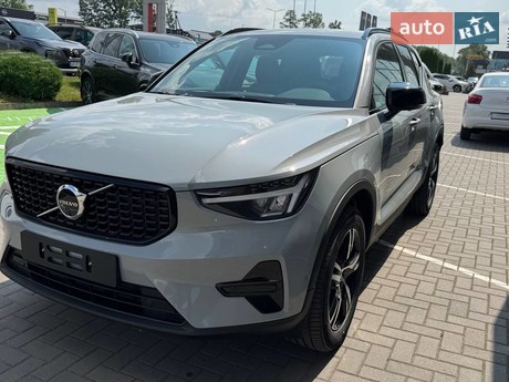 Volvo XC40 2025