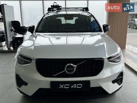 Volvo XC40 2025