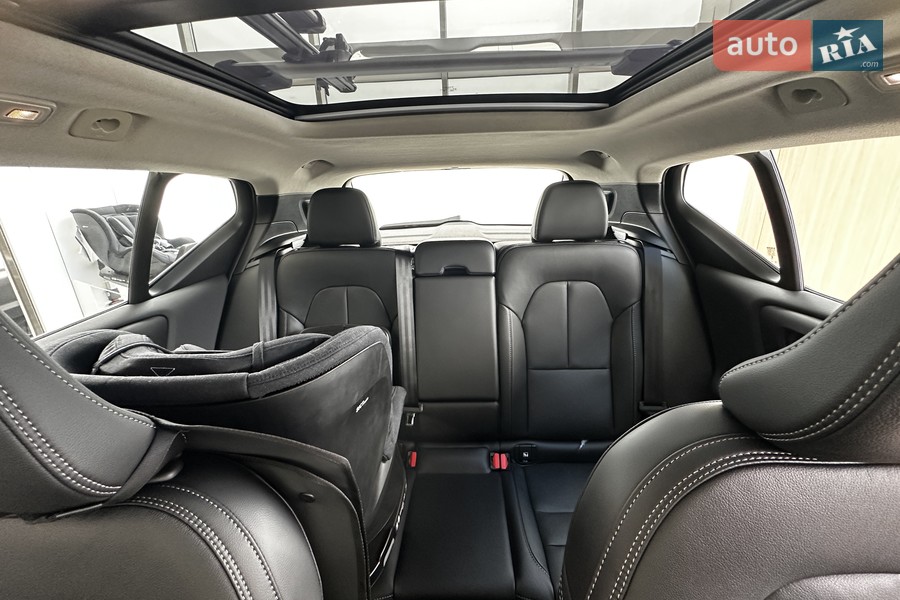 Volvo XC40 - фото 9