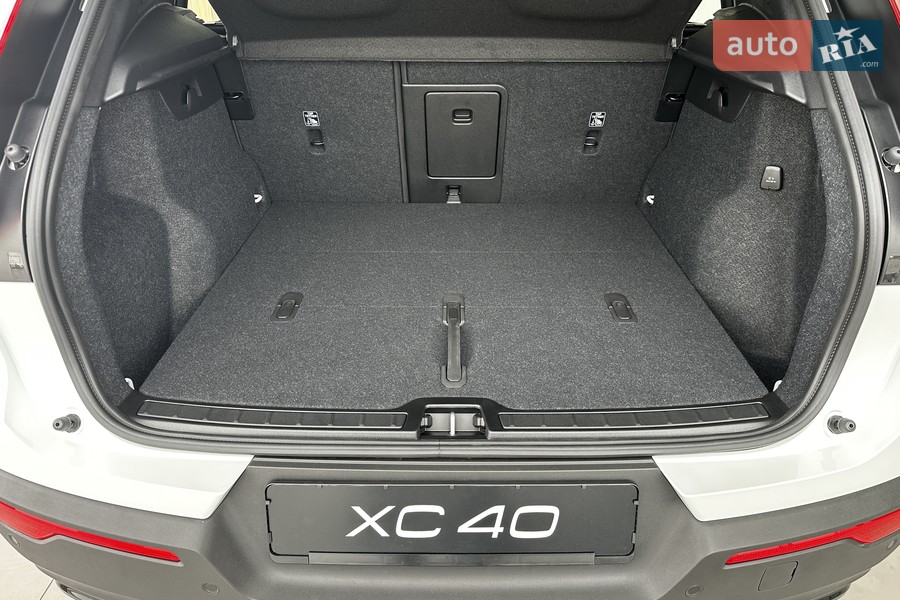 Volvo XC40 - фото 16