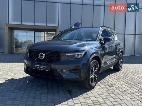 Volvo XC40 2025